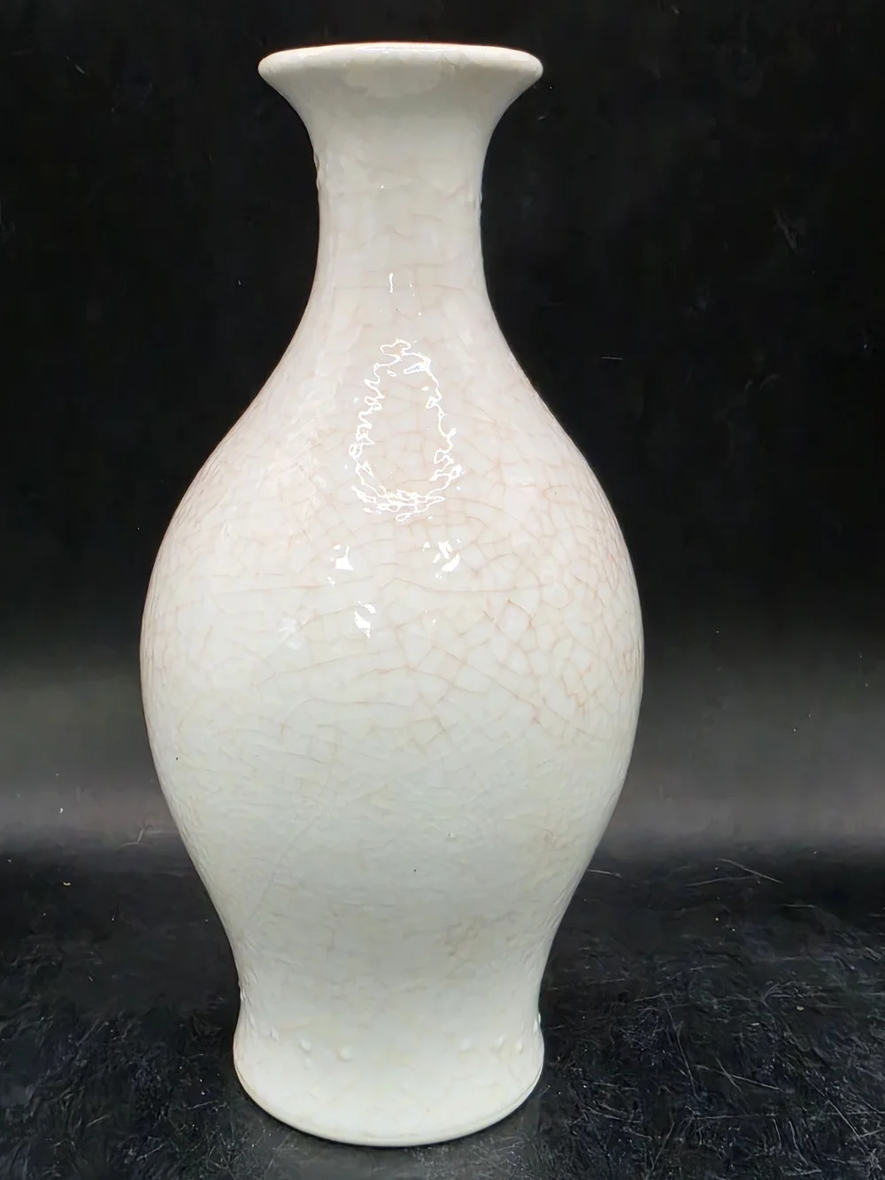 Elegant Crackle-Glaze Ceramic Vase in Cream